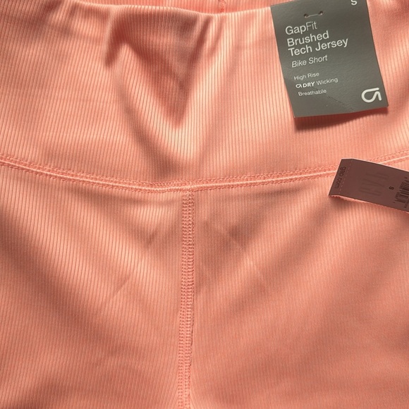 NWT GapFit Brushed Tech Jersey Bike Shorts size small - Picture 9 of 10